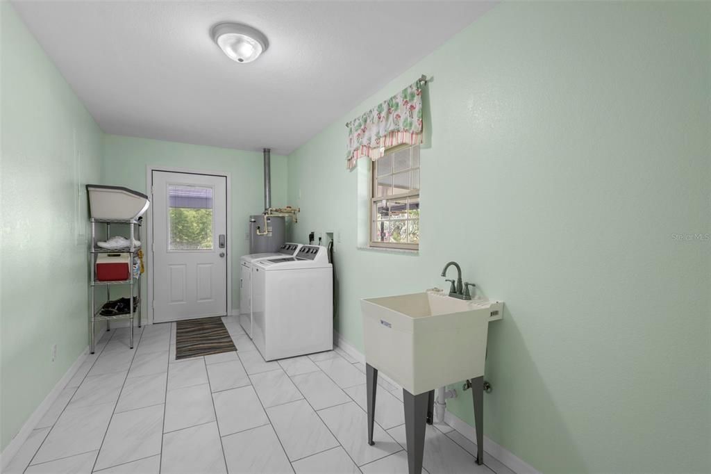 For Sale: $759,000 (3 beds, 2 baths, 2699 Square Feet)