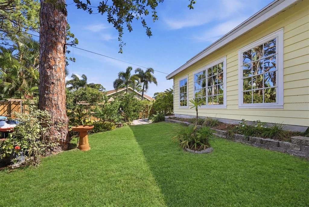 For Sale: $415,000 (3 beds, 2 baths, 1498 Square Feet)