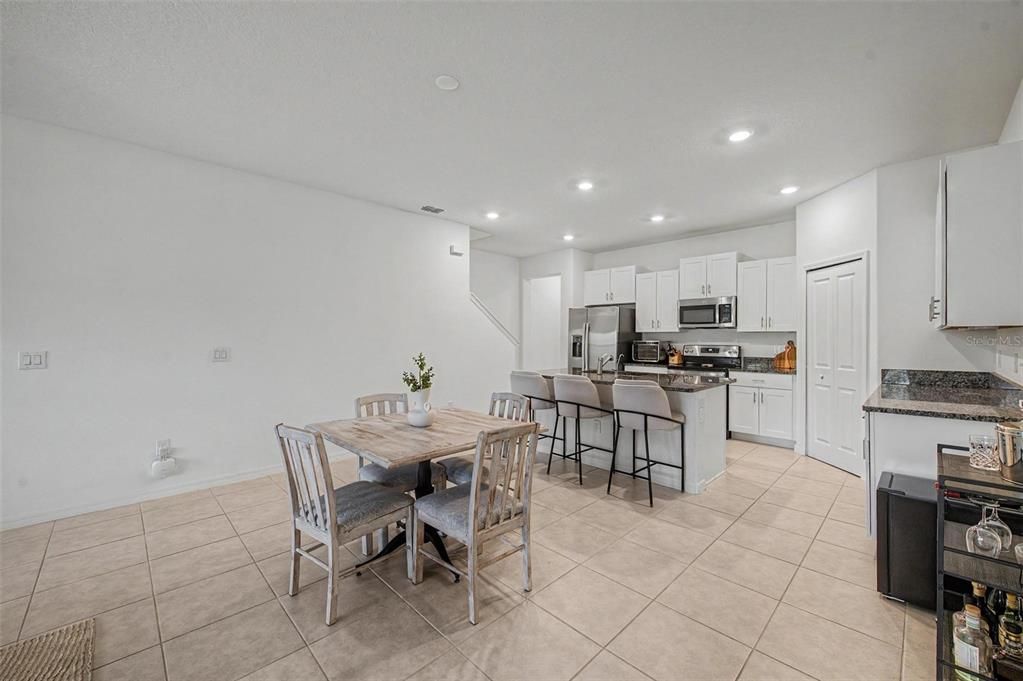 На продажу: $385,000 (4 спален, 3 ванн, 1912 Квадратных фут)