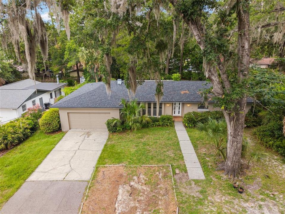 For Sale: $379,000 (4 beds, 2 baths, 1936 Square Feet)