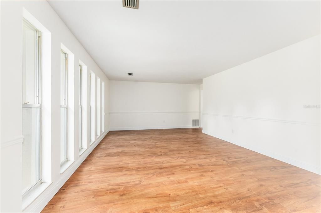 For Sale: $379,000 (4 beds, 2 baths, 1936 Square Feet)