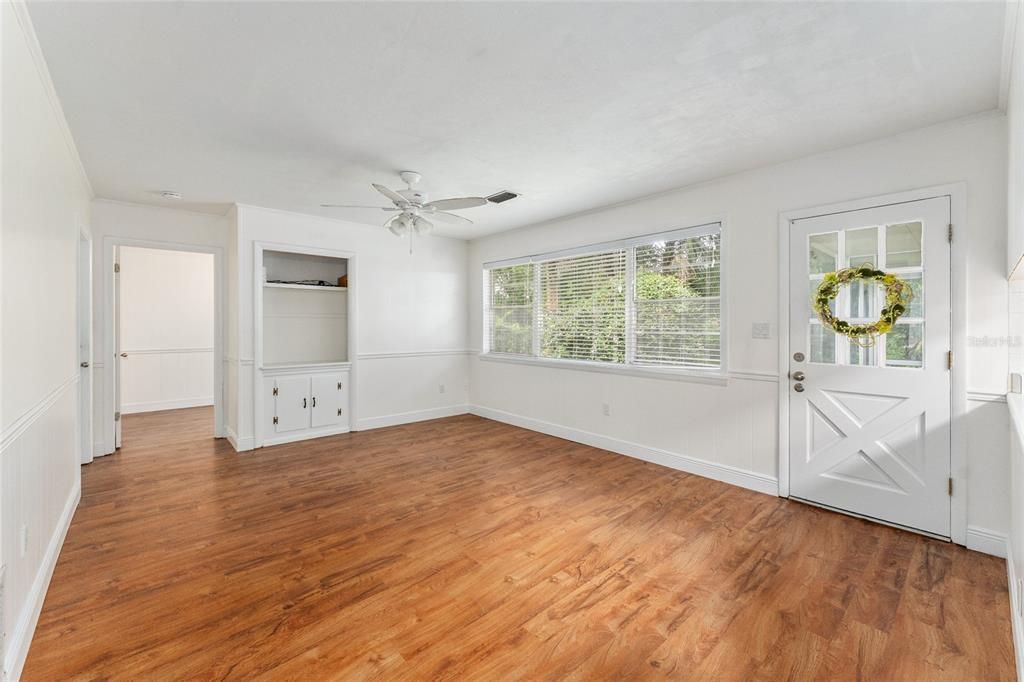 For Sale: $379,000 (4 beds, 2 baths, 1936 Square Feet)