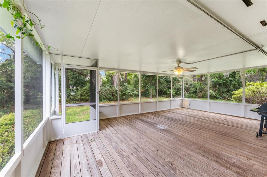 For Sale: $379,000 (4 beds, 2 baths, 1936 Square Feet)