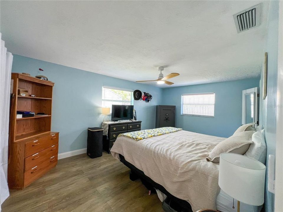For Sale: $465,000 (3 beds, 2 baths, 1365 Square Feet)