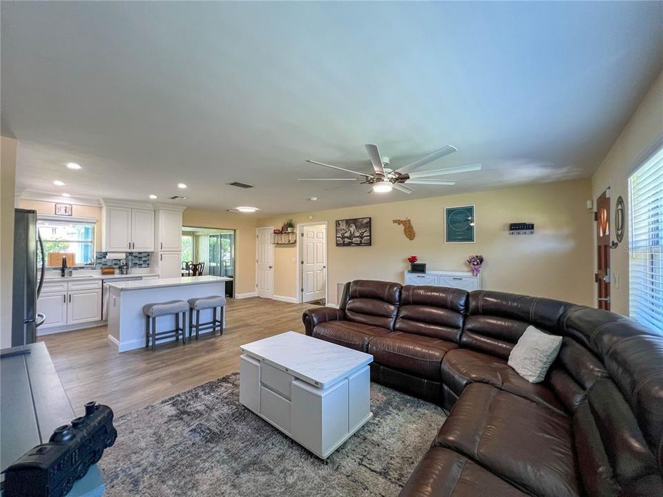 For Sale: $465,000 (3 beds, 2 baths, 1365 Square Feet)