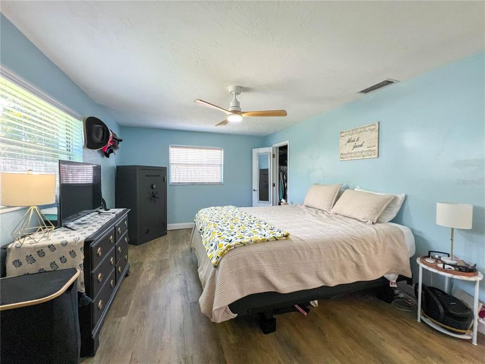 For Sale: $465,000 (3 beds, 2 baths, 1365 Square Feet)