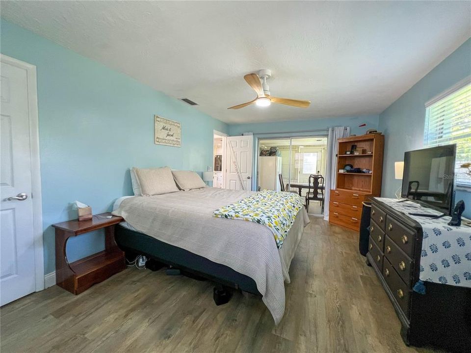 For Sale: $465,000 (3 beds, 2 baths, 1365 Square Feet)
