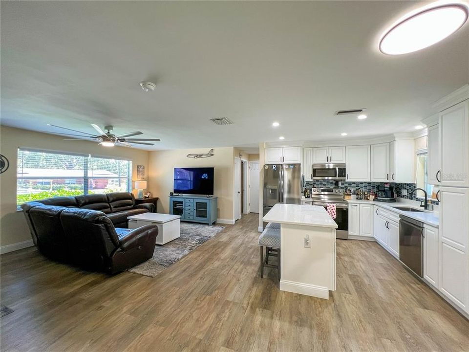 For Sale: $465,000 (3 beds, 2 baths, 1365 Square Feet)