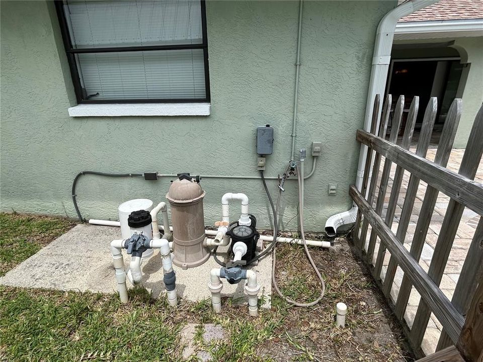 For Sale: $325,000 (3 beds, 2 baths, 1998 Square Feet)
