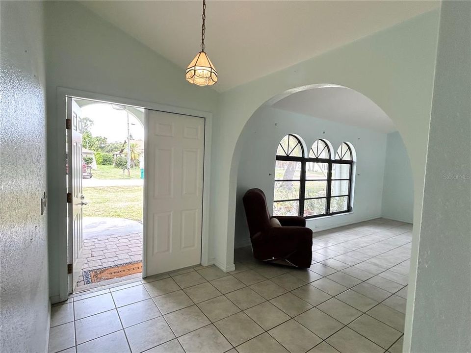 For Sale: $325,000 (3 beds, 2 baths, 1998 Square Feet)