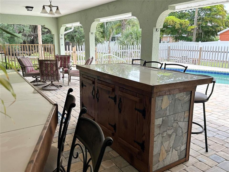 For Sale: $325,000 (3 beds, 2 baths, 1998 Square Feet)