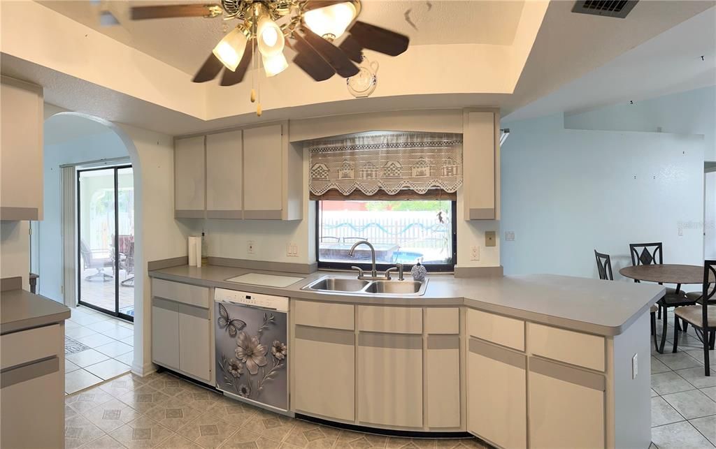 For Sale: $325,000 (3 beds, 2 baths, 1998 Square Feet)
