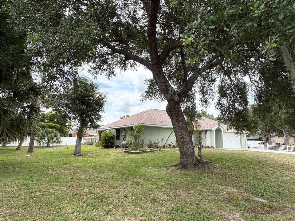 For Sale: $325,000 (3 beds, 2 baths, 1998 Square Feet)