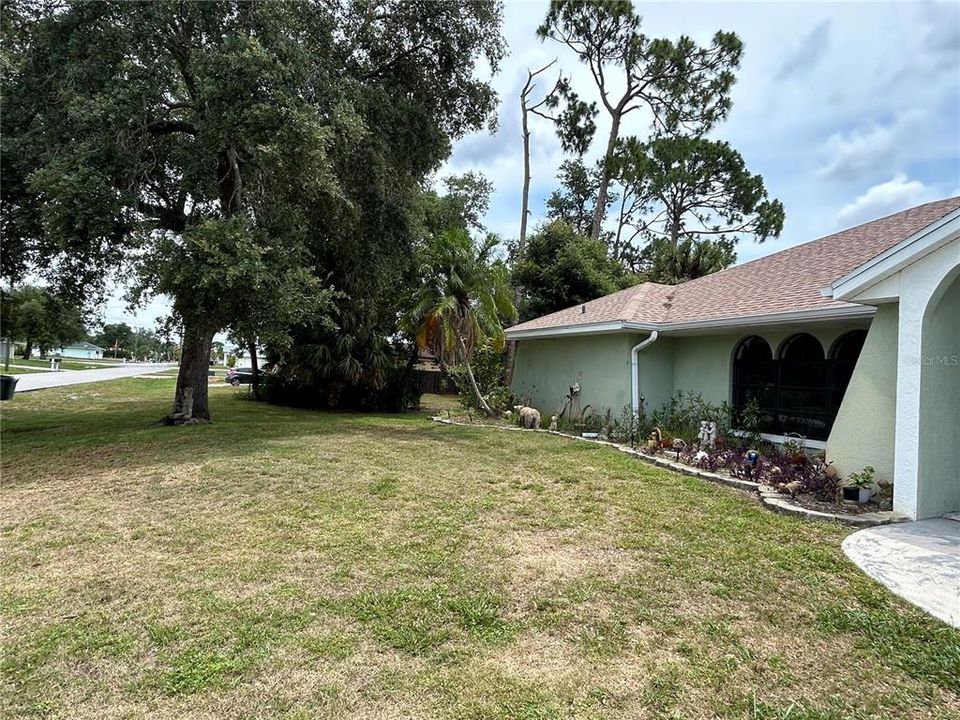 For Sale: $325,000 (3 beds, 2 baths, 1998 Square Feet)