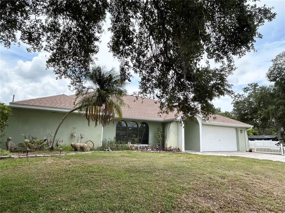 For Sale: $325,000 (3 beds, 2 baths, 1998 Square Feet)