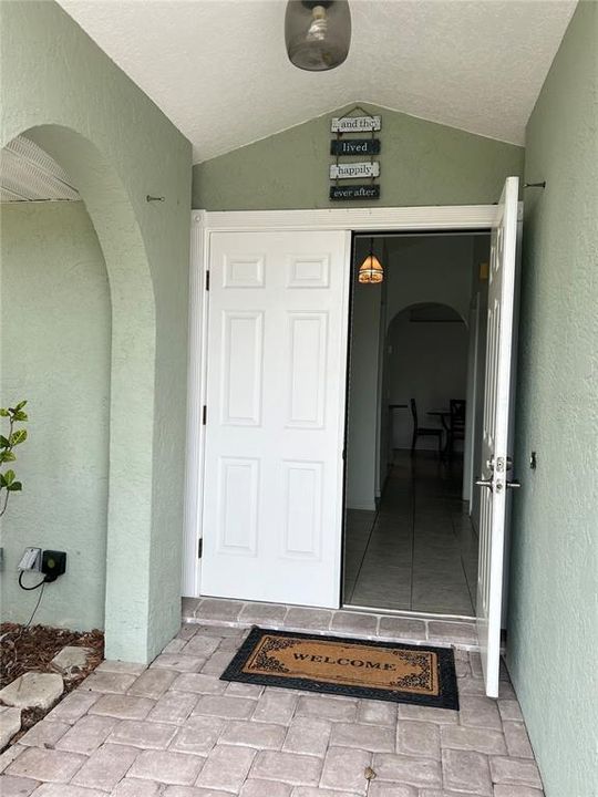 For Sale: $325,000 (3 beds, 2 baths, 1998 Square Feet)