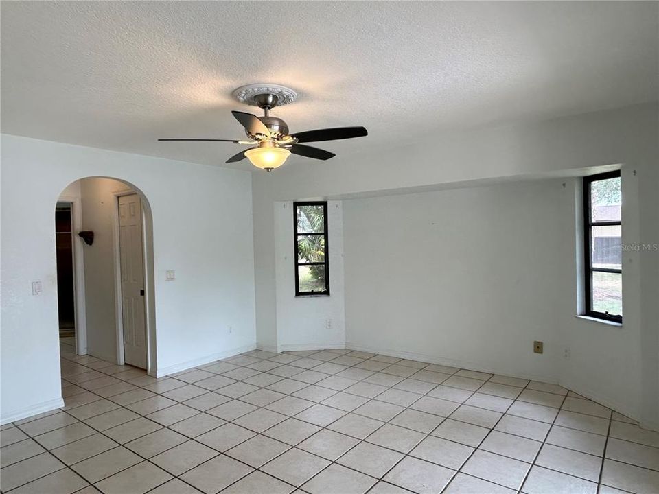 For Sale: $325,000 (3 beds, 2 baths, 1998 Square Feet)
