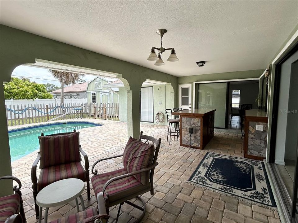For Sale: $325,000 (3 beds, 2 baths, 1998 Square Feet)