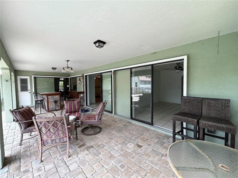 For Sale: $325,000 (3 beds, 2 baths, 1998 Square Feet)