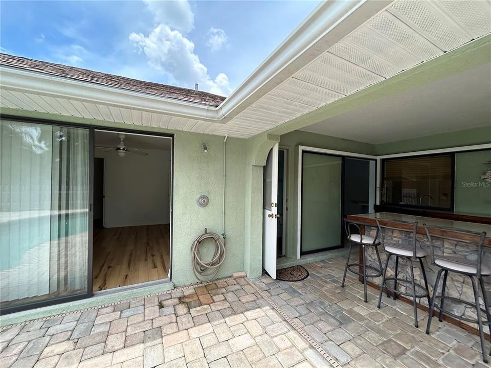 For Sale: $325,000 (3 beds, 2 baths, 1998 Square Feet)