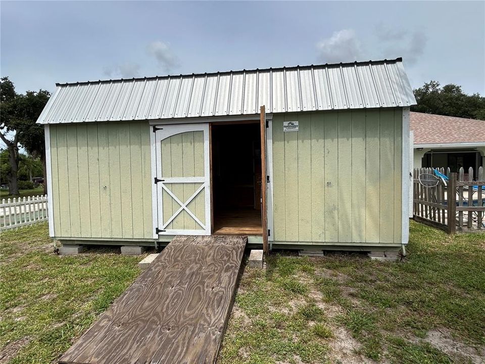 For Sale: $325,000 (3 beds, 2 baths, 1998 Square Feet)