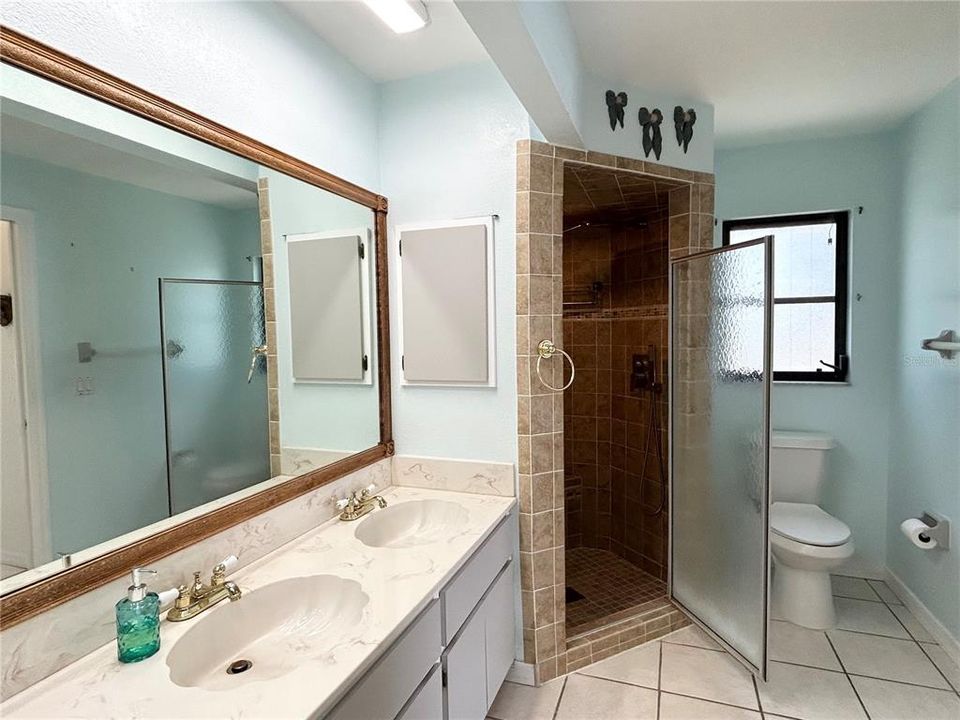 For Sale: $325,000 (3 beds, 2 baths, 1998 Square Feet)