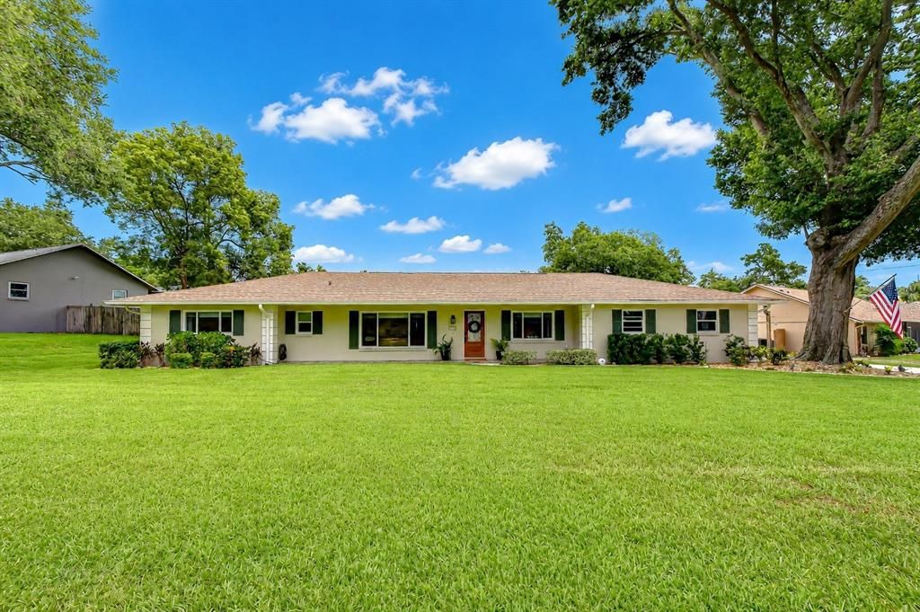 For Sale: $550,000 (3 beds, 2 baths, 1792 Square Feet)