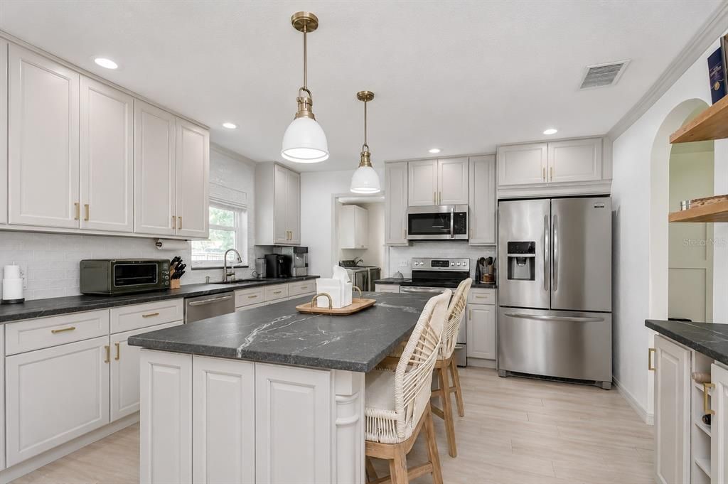For Sale: $550,000 (3 beds, 2 baths, 1792 Square Feet)