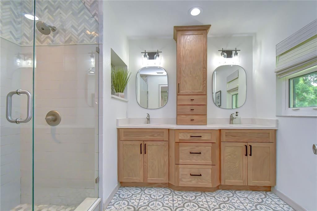 For Sale: $550,000 (3 beds, 2 baths, 1792 Square Feet)
