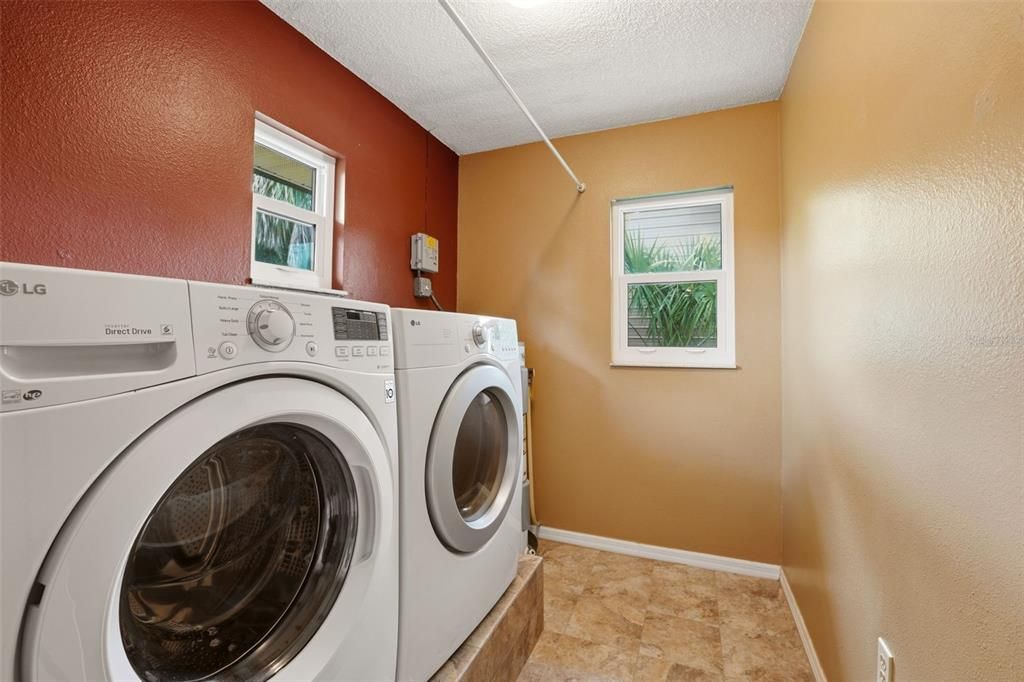 En Venta: $244,900 (3 camas, 2 baños, 1315 Pies cuadrados)