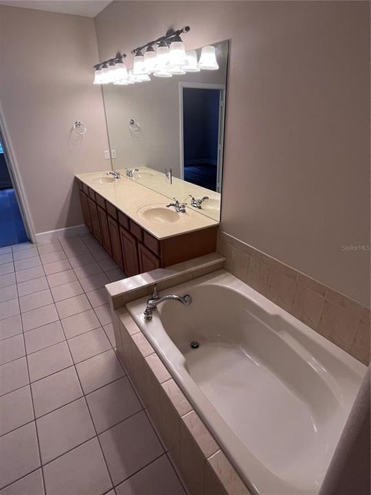 В аренду: $3,150 (3 спален, 2 ванн, 2060 Квадратных фут)