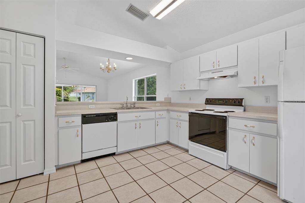 En Venta: $225,000 (2 camas, 2 baños, 1348 Pies cuadrados)