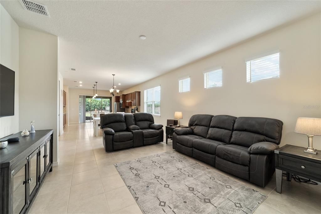 For Sale: $309,250 (3 beds, 2 baths, 1587 Square Feet)