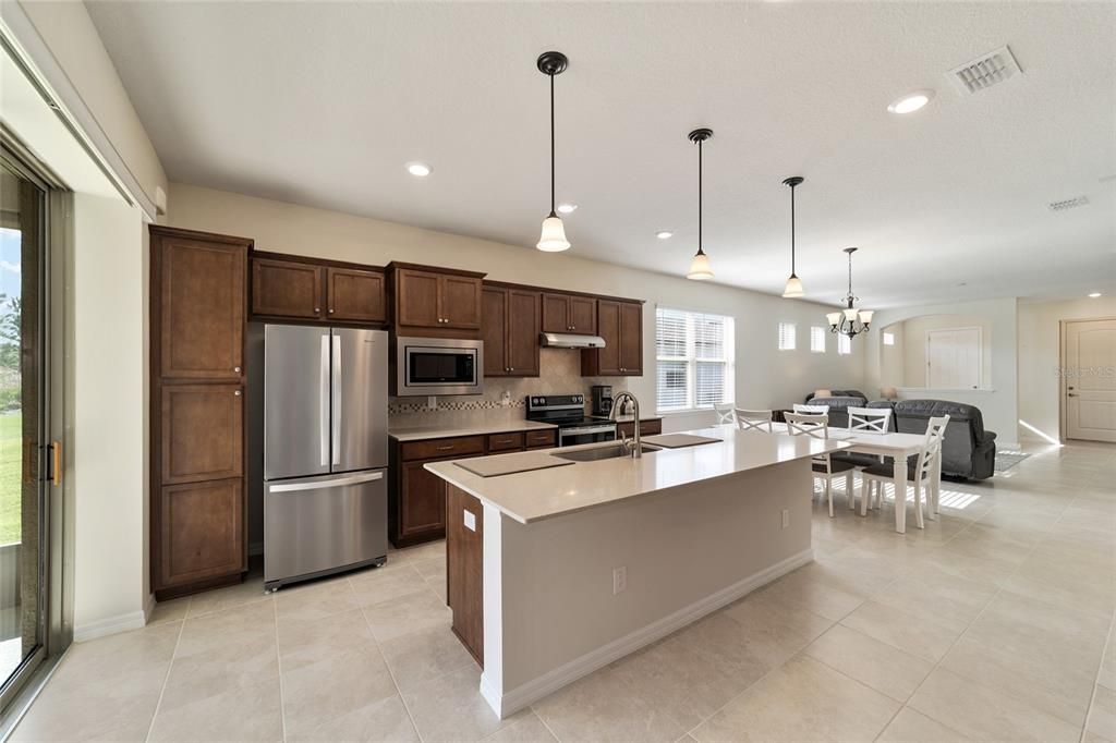 For Sale: $309,250 (3 beds, 2 baths, 1587 Square Feet)
