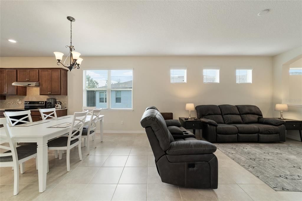 For Sale: $309,250 (3 beds, 2 baths, 1587 Square Feet)