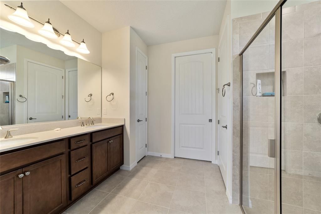 For Sale: $309,250 (3 beds, 2 baths, 1587 Square Feet)