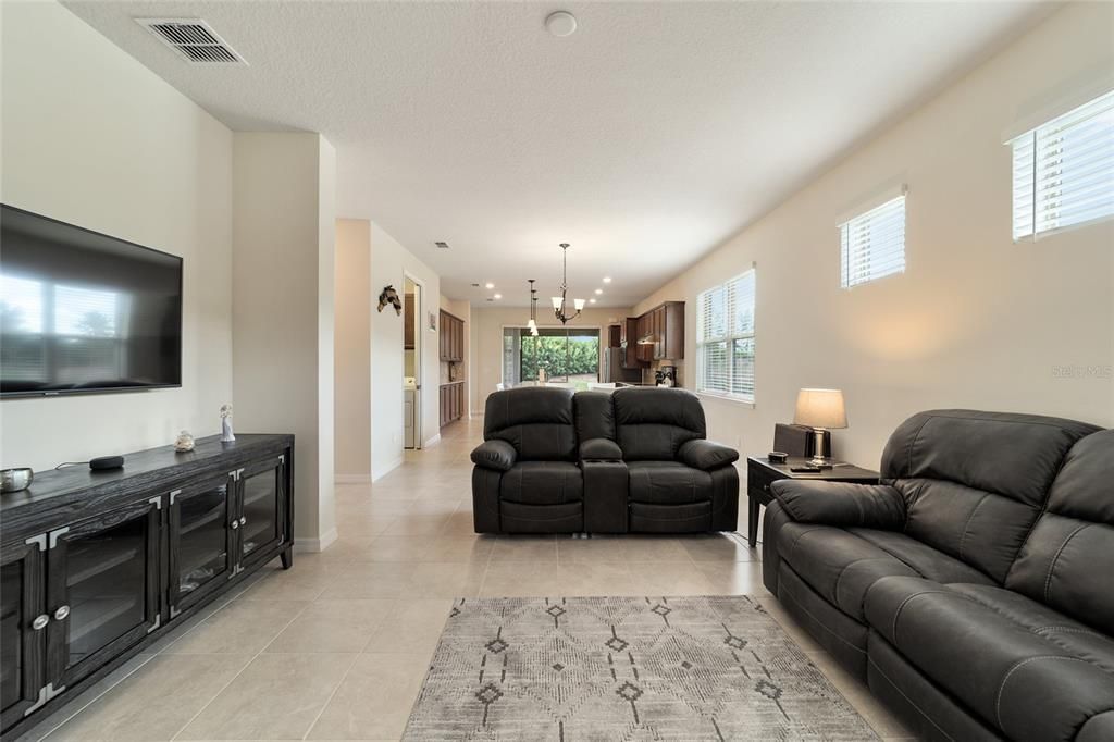 For Sale: $309,250 (3 beds, 2 baths, 1587 Square Feet)