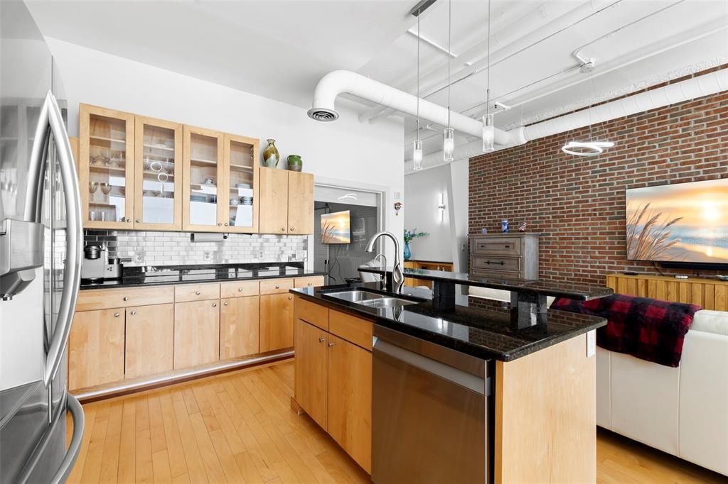 For Rent: $3,500 (1 beds, 1 baths, 1026 Square Feet)