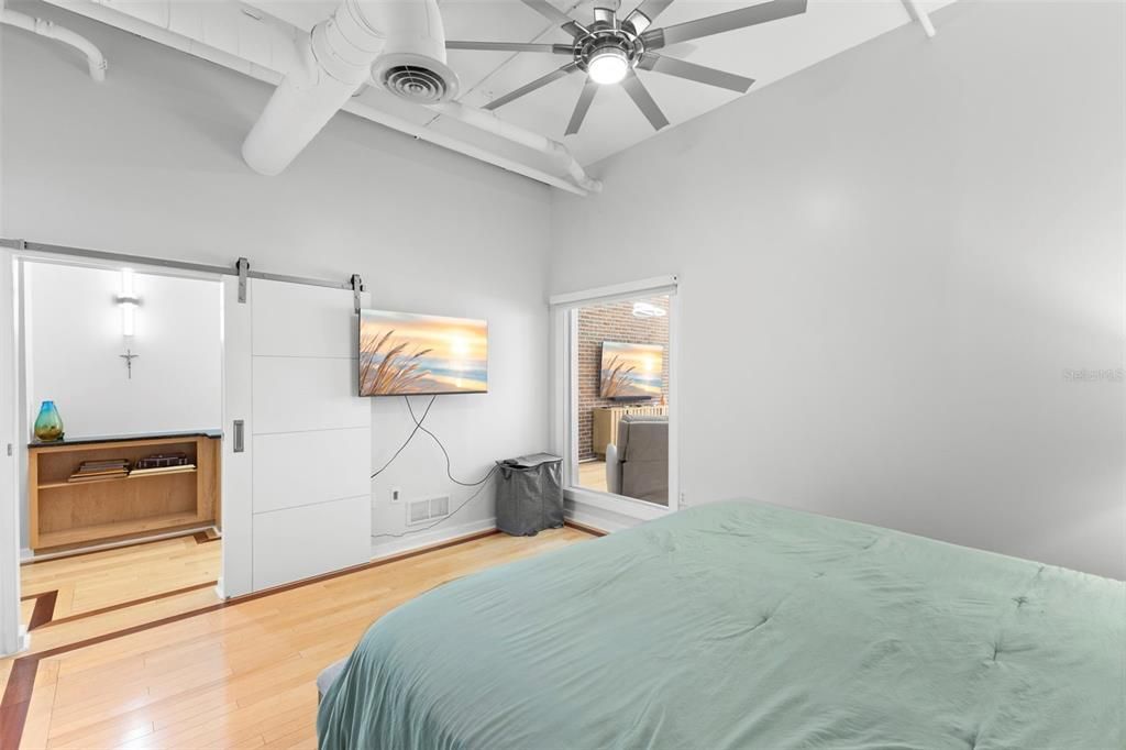 For Rent: $3,500 (1 beds, 1 baths, 1026 Square Feet)