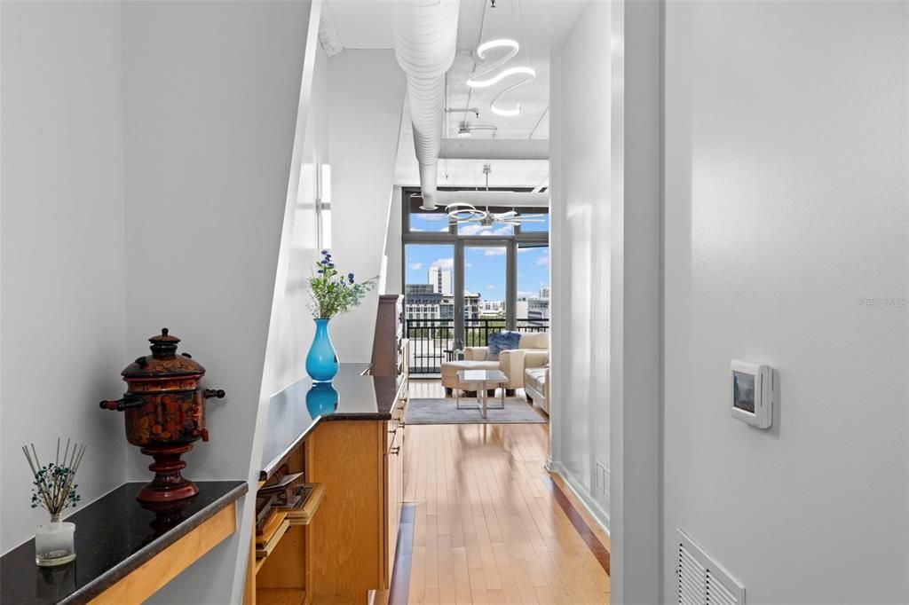For Rent: $3,500 (1 beds, 1 baths, 1026 Square Feet)