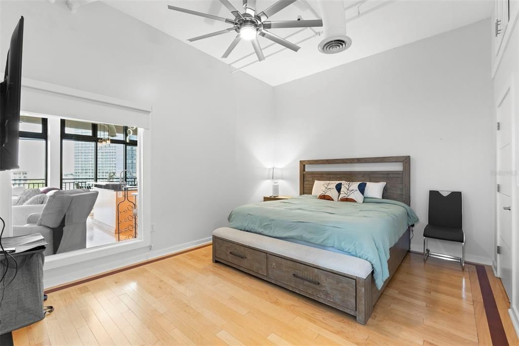For Rent: $3,500 (1 beds, 1 baths, 1026 Square Feet)