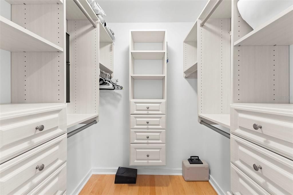 For Rent: $3,500 (1 beds, 1 baths, 1026 Square Feet)