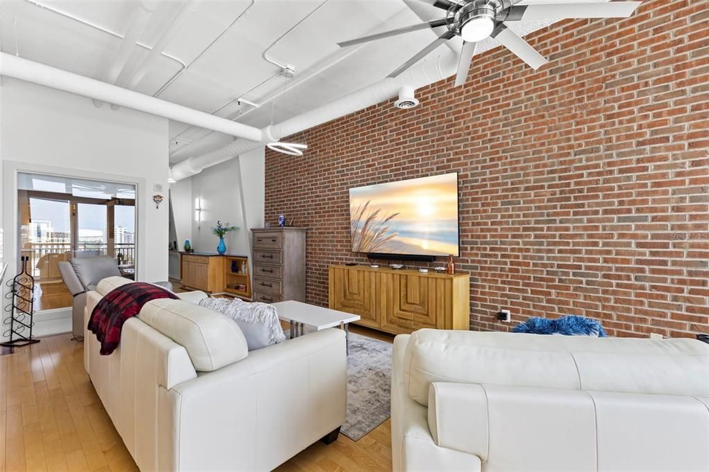 For Rent: $3,500 (1 beds, 1 baths, 1026 Square Feet)