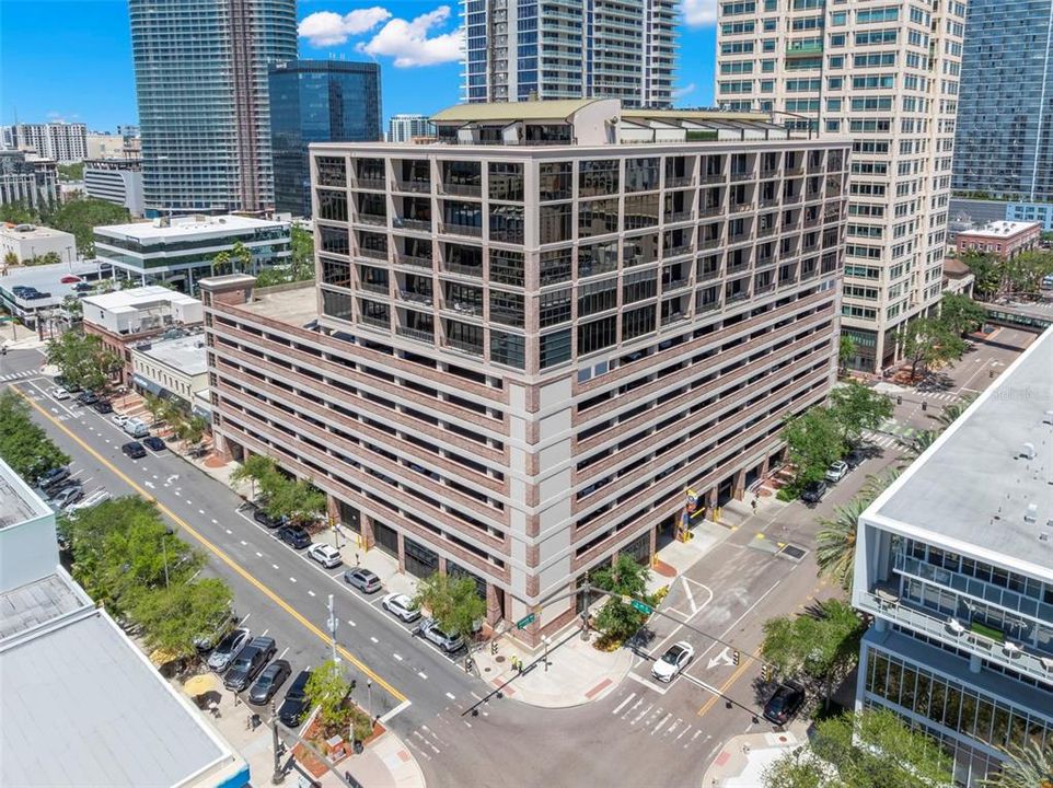 For Rent: $3,500 (1 beds, 1 baths, 1026 Square Feet)