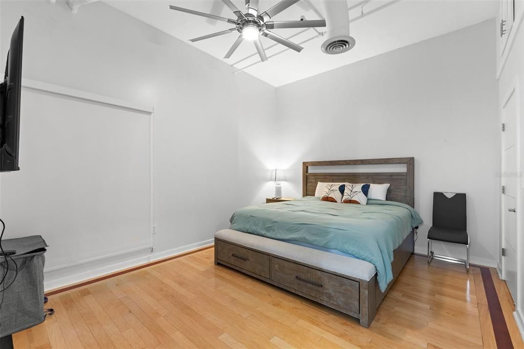 For Rent: $3,500 (1 beds, 1 baths, 1026 Square Feet)