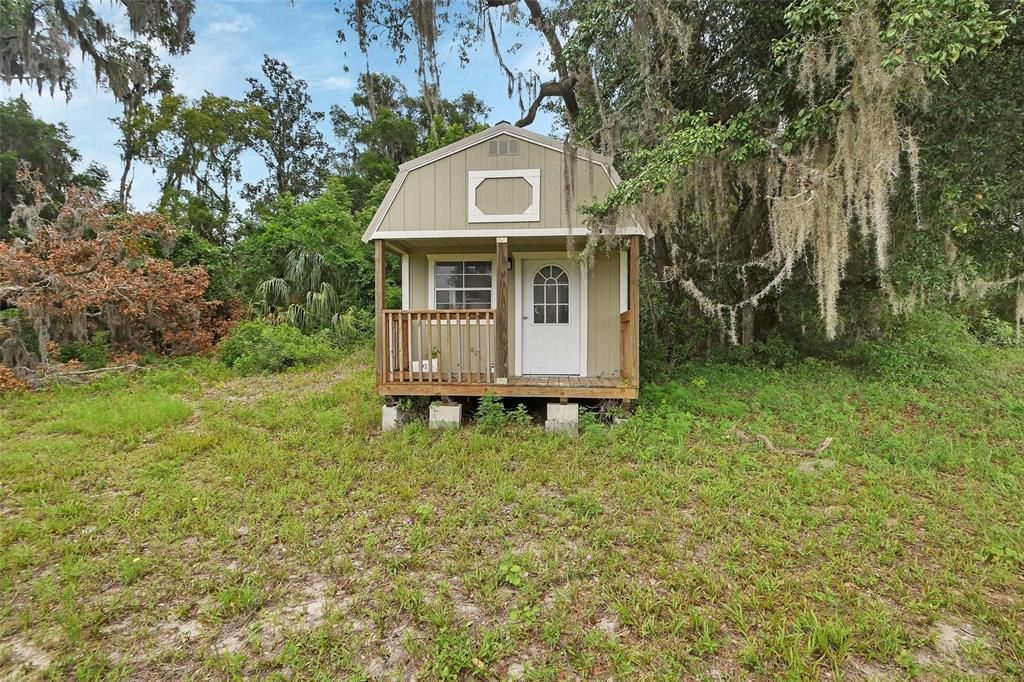 На продажу: $2,100,000 (46.67 acres)