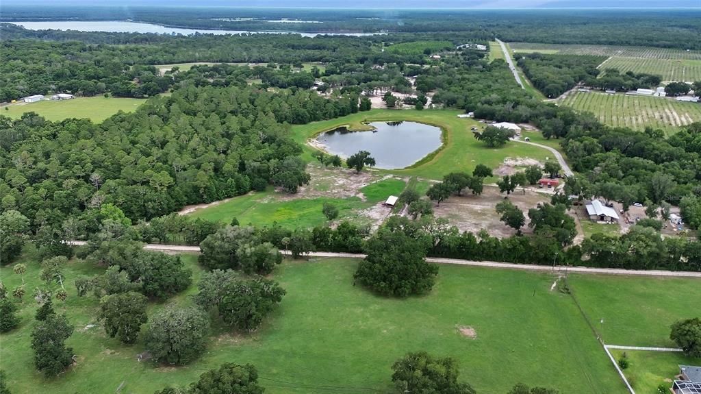 На продажу: $2,100,000 (46.67 acres)