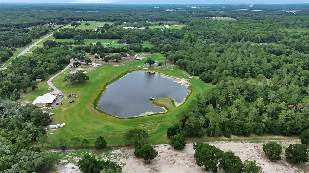 На продажу: $2,100,000 (46.67 acres)