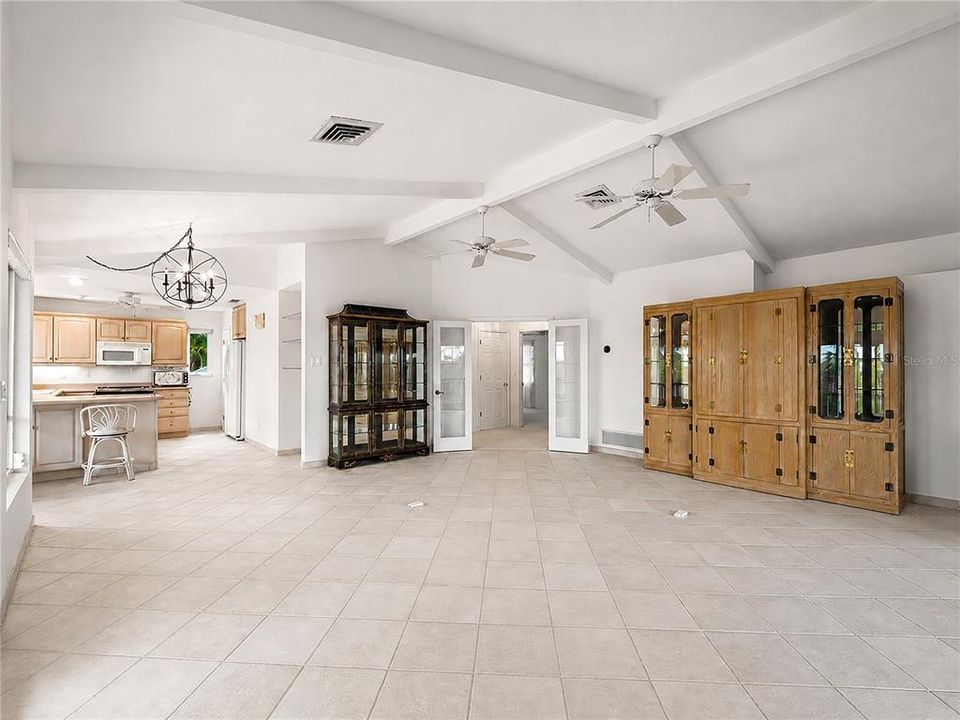 For Sale: $420,000 (3 beds, 3 baths, 1295 Square Feet)