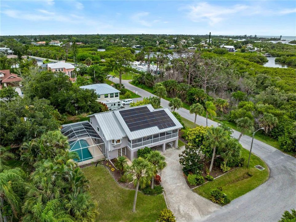 For Sale: $420,000 (3 beds, 3 baths, 1295 Square Feet)